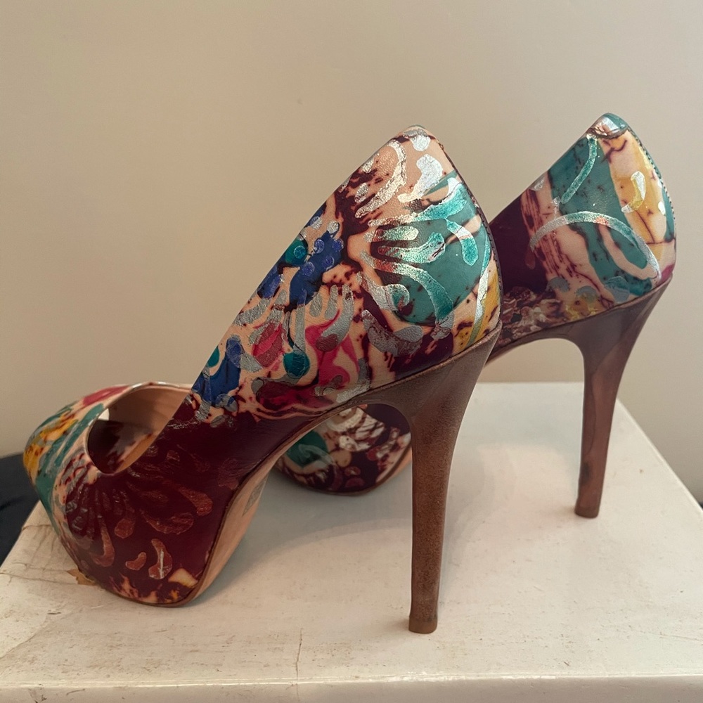 Metallic platform pumps - Picture 2 of 4